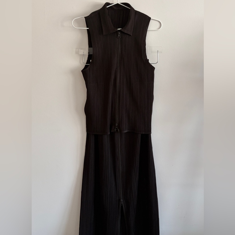 Pleats Please Dark Brown Collared Sleeveless Zip … - image 8